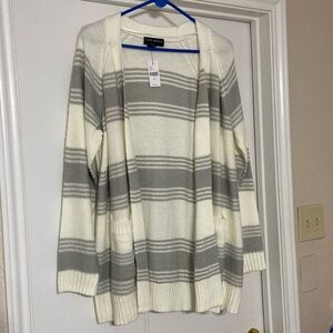 NWT. Cardigan with two front pockets